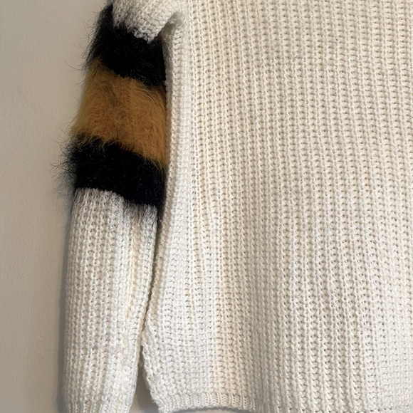 Knit turtle neck with arm fur detail. - Picture 2 of 3